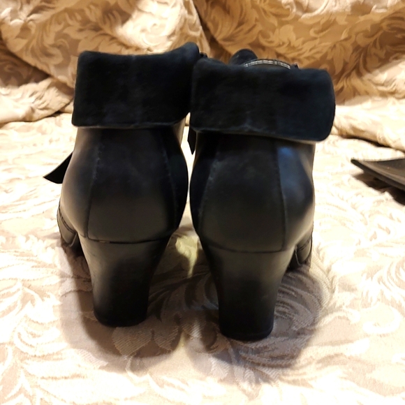 🐈⬛ Glorious RARE Vintage Hush Puppies Velvet Ribbon Spectator Booties - 7.5M - Picture 10 of 16